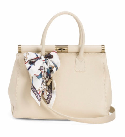 Effortless Elegance: The Italian Leather Handbag That Elevates Any Look.