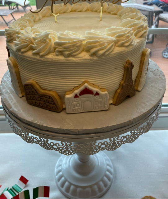 A Sweet Statement: An Italy-Inspired Cake That Becomes the Centerpiece.
